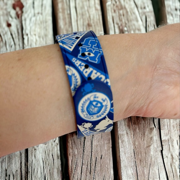 Disney Parks Blue & White Monsters U. Magic Band + Replacement Band - Picture 10 of 11